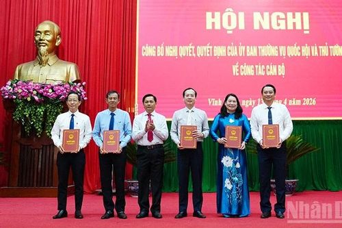 Vĩnh Long công bố các Nghị quyết, Quyết định của Quốc hội, Chính phủ về công tác cán bộ