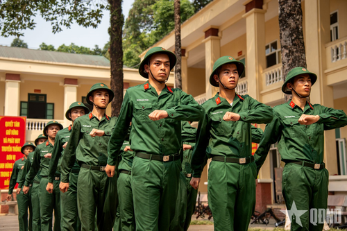 Những bước chân đầu tiên bên Bác