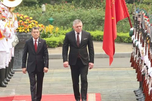 Thủ tướng Lê Minh Hưng chủ trì lễ đón Thủ tướng Slovakia thăm chính thức Việt Nam