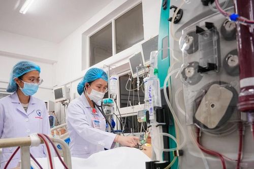 Cứu sống người đàn ông nguy kịch do ngộ độc hóa chất