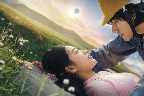 'Hẹn em ngày nhật thực' cán mốc trăm tỷ, giữ vững top đầu phòng vé