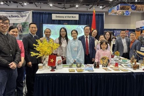 Quảng bá mạnh mẽ du lịch Việt Nam tại Canada