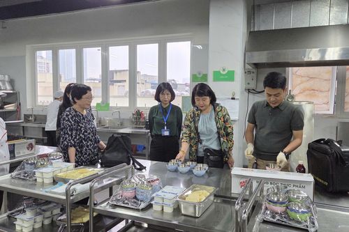 Lo ngại thực phẩm bẩn vào trường học, nhiều phường ở Hà Nội tăng tốc kiểm tra