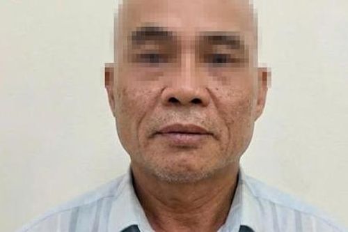 Không chịu nộp phạt, đỗ xe chắn ngang trạm CSGT..., tài xế Mercedes bị khởi tố