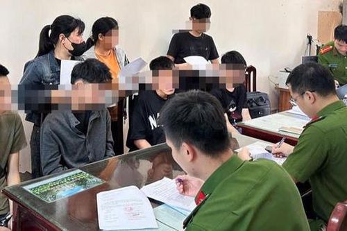 Khởi tố 8 thanh, thiếu niên mang hung khí gây rối trật tự công cộng ở Ninh Bình