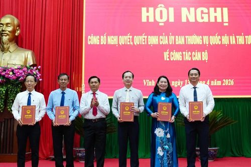 Công bố quyết định nhân sự chủ chốt tỉnh Vĩnh Long