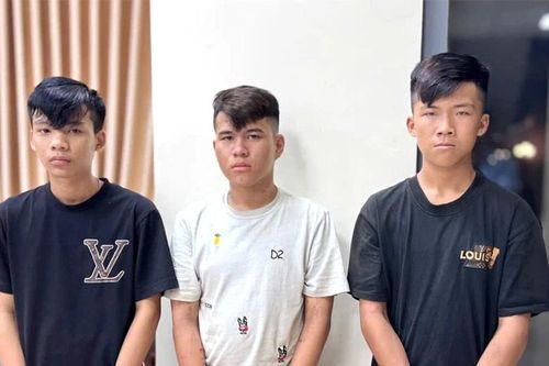 Bắt nhóm đối tượng liên tiếp dùng dao tấn công người đi đường cướp tài sản