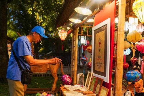 Văn Miếu - Quốc Tử Giám bừng sáng