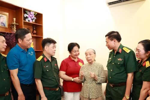 Bộ Quốc phòng tri ân các Mẹ Việt Nam anh hùng, nữ Biệt động Sài Gòn