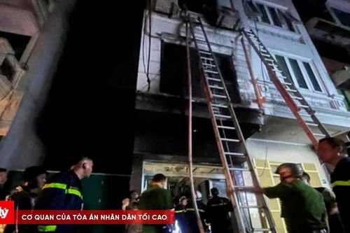 Hà Nội: Giải cứu 5 người trong đám cháy lúc nửa đêm