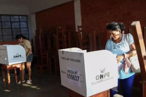 Peru: Mở lại một số điểm bỏ phiếu do sự cố hậu cần