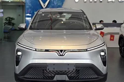 Top 10 ôtô bán chạy nhất tại Việt Nam quý I/2025: VinFast Limo Green dẫn đầu
