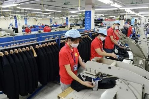 Ngành da giày đối mặt 'cú sốc kép' từ xung đột Trung Đông