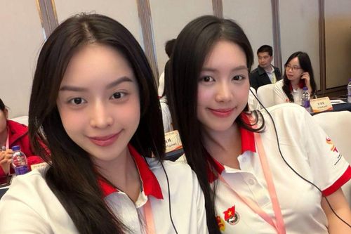 Thanh Thủy 'đọ sắc' với Châu Anh