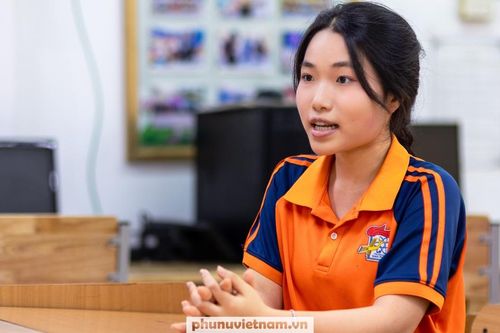 Nữ thủ khoa đầu tiên của kỳ thi riêng: Tự học từ tài liệu miễn phí trên mạng