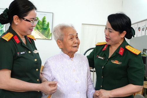 Ban Vì sự tiến bộ của phụ nữ Bộ Quốc phòng tri ân những người làm nên lịch sử