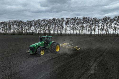 Ukraine: Nông dân gặp khó đủ đường vì hai cuộc chiến diễn ra đồng thời
