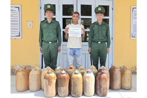An Giang: Liên tiếp bắt giữ nhiều vụ vận chuyển xăng, dầu trái phép qua biên giới
