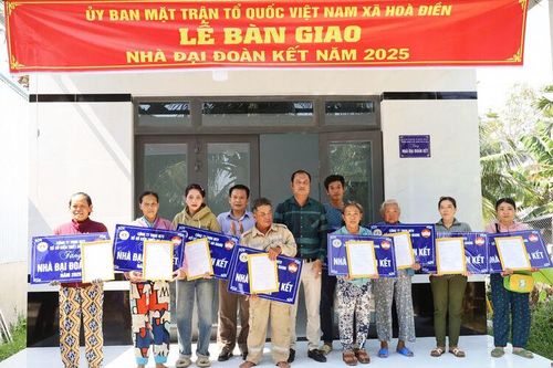 Bàn giao 27 căn nhà Đại đoàn kết cho người dân xã Hòa Điền