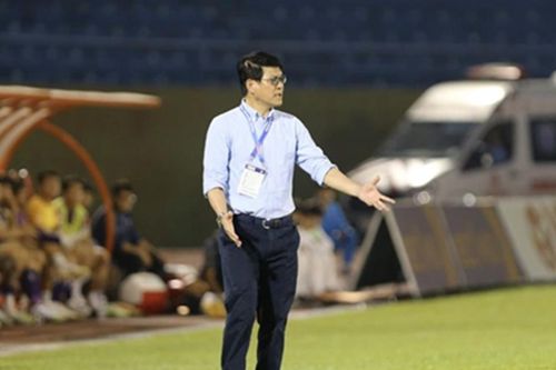 Ninh Bình thắng Becamex TP.HCM: HLV Vũ Tiến Thành chưa mạo hiểm với Hoàng Đức