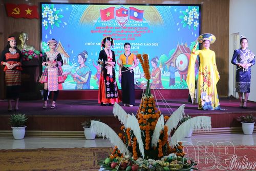 Lưu học sinh Lào đón Tết Bunpimay