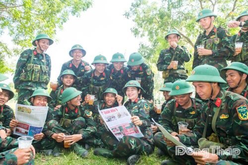 'Tiếp sức mùa huấn luyện': Ấm áp tình đồng đội