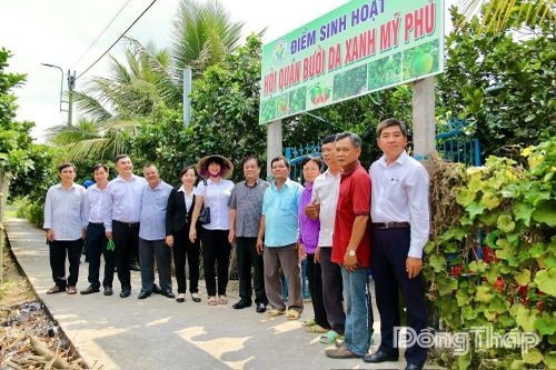 Nguyên Phó Chủ tịch Quốc hội Lê Minh Hoan gặp gỡ, chia sẻ với nông dân Mỹ Phong