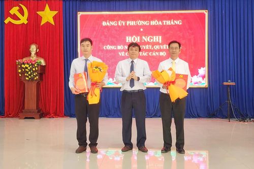 Công bố nghị quyết, quyết định về công tác cán bộ phường Hòa Thắng