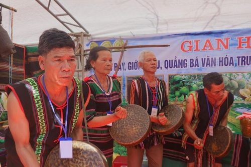 Y Hoan Nia - người giữ nhịp cồng chiêng từ 2 dòng văn hóa