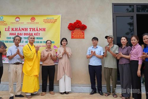 Khánh thành nhà Đại đoàn kết ở Linh Hồ