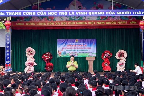 Hơn 700 học sinh trường Tiểu học xã Sơn Vĩ được tuyên truyền về công tác bảo vệ rừng
