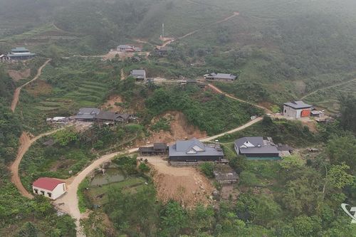 Lủng Lầu chờ ngày có điện