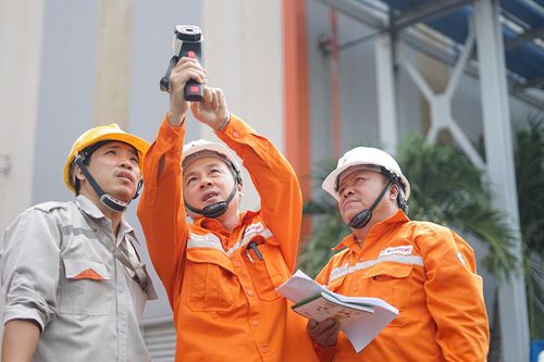 EVNHCMC đảm bảo cấp điện ổn định dịp lễ Giỗ Tổ Hùng Vương, 30-4 và 1-5