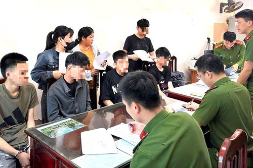Khởi tố nhóm thanh, thiếu niên mang hung khí truy đuổi nhau trên đường ở Ninh Bình