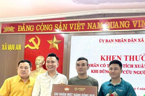 Nghệ An: Lãnh đạo xã Vạn An khen thưởng kịp thời hành động dũng cảm cứu người đuối nước