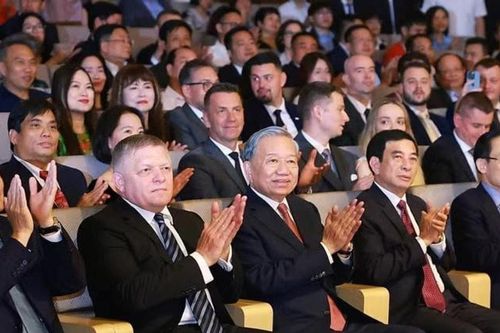 Tổng Bí thư, Chủ tịch nước Tô Lâm và Thủ tướng Slovakia dự hòa nhạc hữu nghị Việt Nam-Slovakia