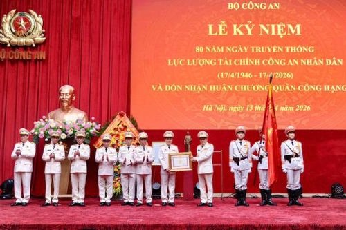 Góp phần tô thắm truyền thống vẻ vang của lực lượng Công an nhân dân