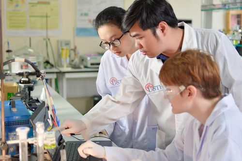 Từ tri thức đến cống hiến: Hành trình của các nhà khoa học Việt Nam