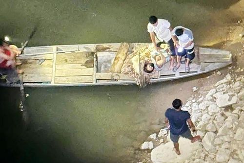 Người đàn ông dũng cảm lao mình xuống sông Lam cứu 2 mẹ con nhảy cầu