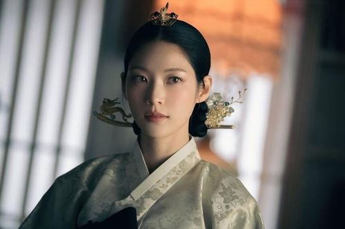 Không thể rời mắt khỏi nữ phụ Perfect Crown: Nhan sắc và diễn xuất 'phá đảo' mạng xã hội