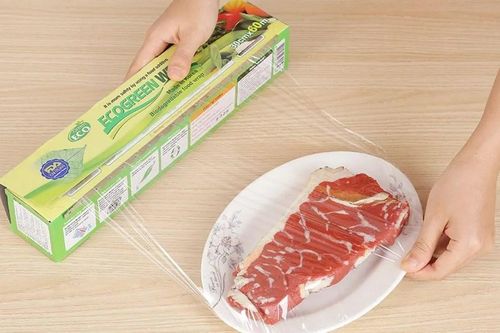 Mối nguy trong căn bếp: Màng bọc thực phẩm có thể gây hại nếu bạn dùng theo cách này