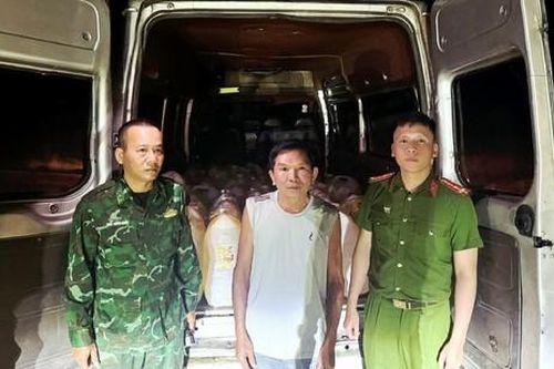 Bắt vụ thu gom, chở 1.500 lít xăng qua biên giới