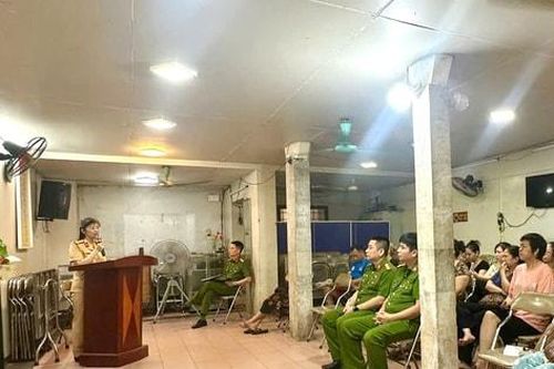 Tuyên truyền pháp luật, ký cam kết với các hộ kinh doanh 'cà phê đường tàu'