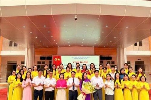 Phường Thanh Liệt vinh danh 2 giáo viên dạy giỏi Tiểu học cấp Thành phố