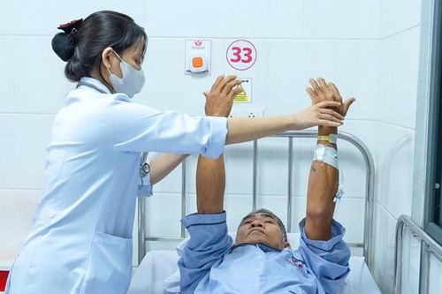 Người đàn ông bất ngờ phát hiện dị dạng mạch máu não ở tuổi 59: Ai có dấu hiệu đau đầu, ù tai cần cảnh giác