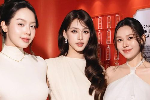 Bức ảnh 'gây bão' của Á hậu lấy chồng từ năm 20 tuổi cùng Hoa hậu Thanh Thủy, Trần Tiểu Vy