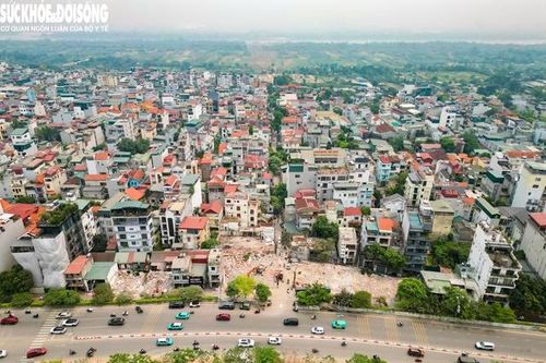 Người dân tháo dỡ tài sản bàn giao mặt bằng xây 'siêu cầu' 20.000 tỷ đồng