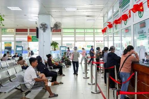 Nắng nóng kéo dài, bệnh viện 'căng mình' đón bệnh nhi và người già