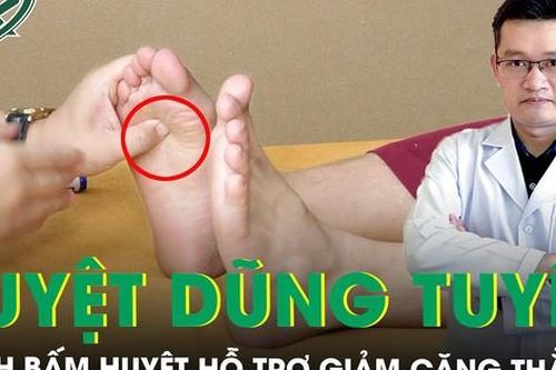 Hướng dẫn cách bấm huyệt dũng tuyền giảm căng thẳng