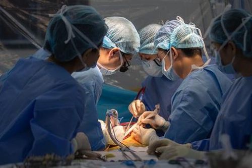 Bệnh khớp háng trẻ hóa, chuyên gia cảnh báo lạm dụng corticoid
